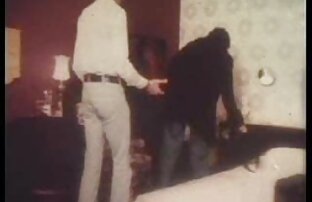 XXX Tetona adolescente se divierte con el vibrador en la bañera de peliculas pirno en español hidromasaje