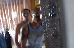 XXX Ccukold MILF con BBC Bull mientras el marido mira y porno solo español limpia